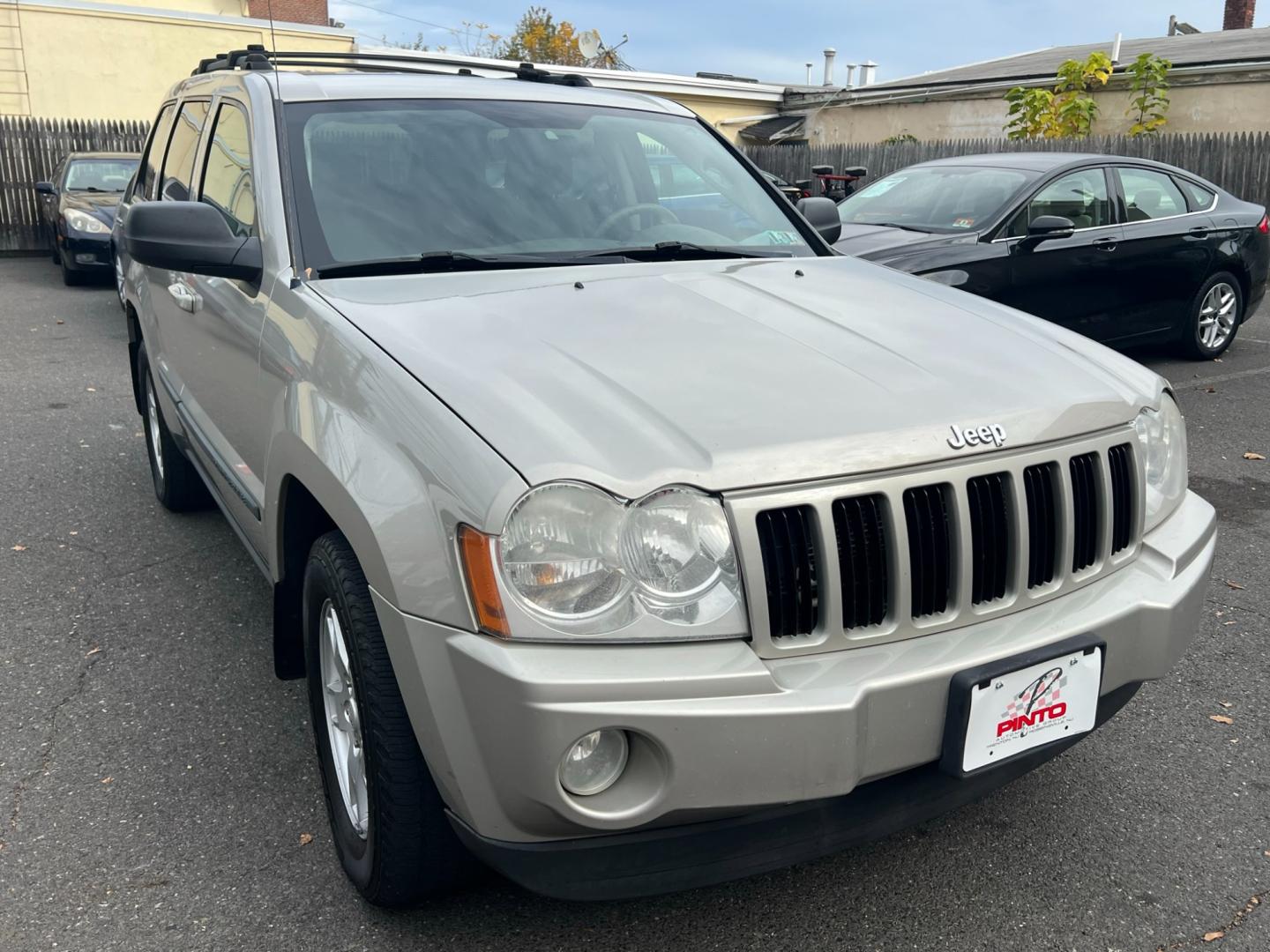 2007 Jeep Grand Cherokee (1J8GR48KX7C) , located at 1018 Brunswick Ave, Trenton, NJ, 08638, (609) 989-0900, 40.240086, -74.748085 - Photo#5